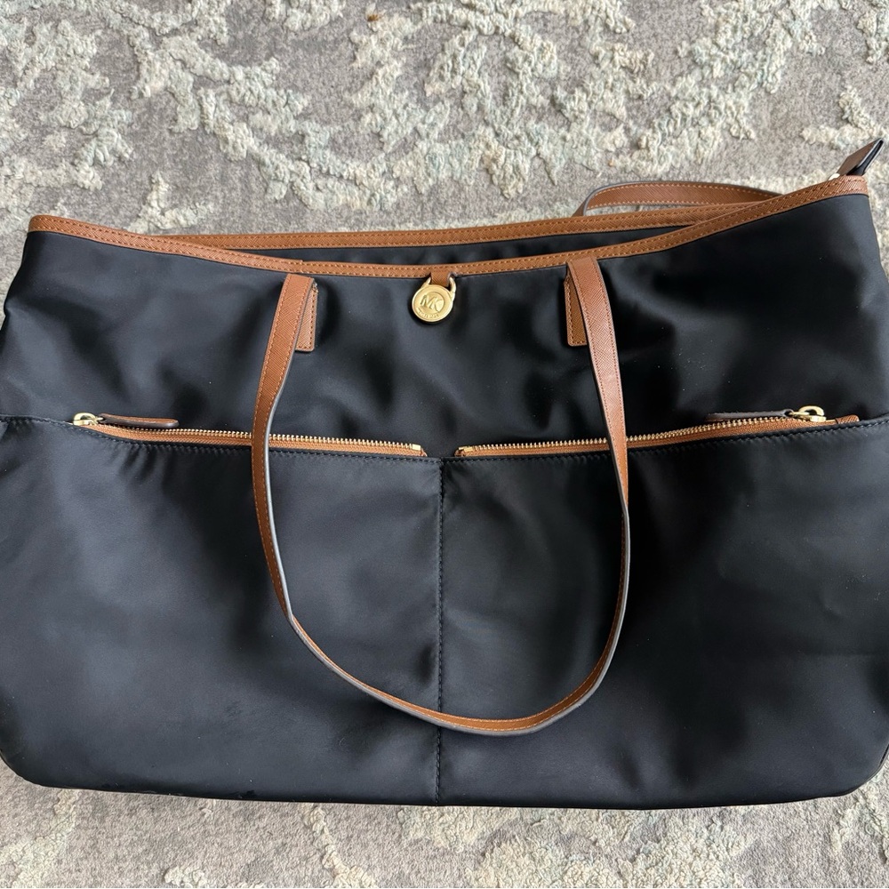 Michael Kors Elegant Black and Brown Tote Bag